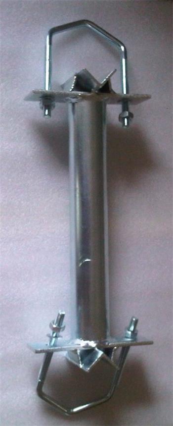 Držák stožáru, bez trubky odsazení 30 cm,d=48mm, 2 x vinkl + rozteč děr pro 2 třmeny 100mm